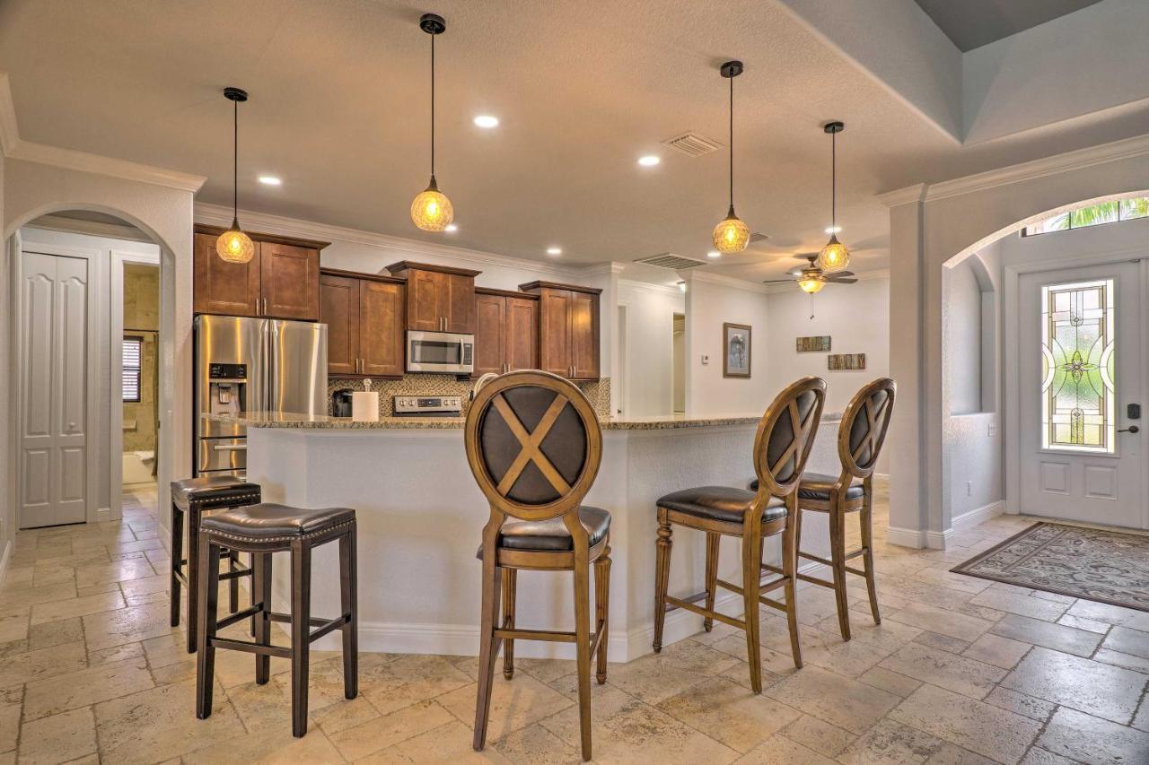 Canalfront Cape Coral Home With Patio And Grill! Exteriör bild