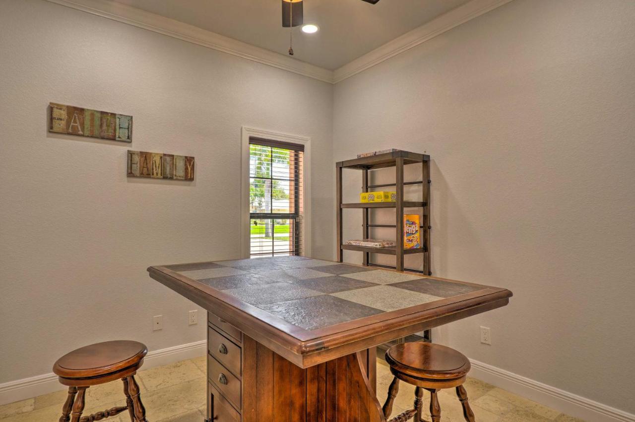 Canalfront Cape Coral Home With Patio And Grill! Exteriör bild